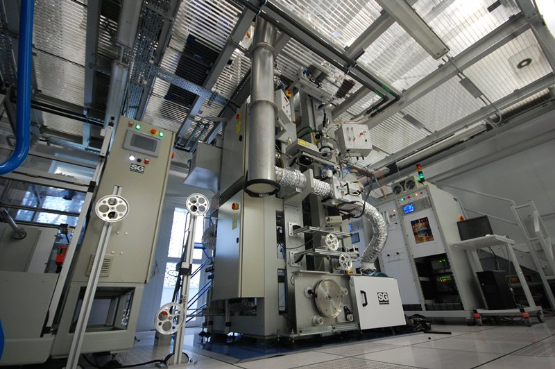This silica drawing tower may become obsolete with the introduction of AM to fiber optic construction. Courtesy of the University of Southampton.