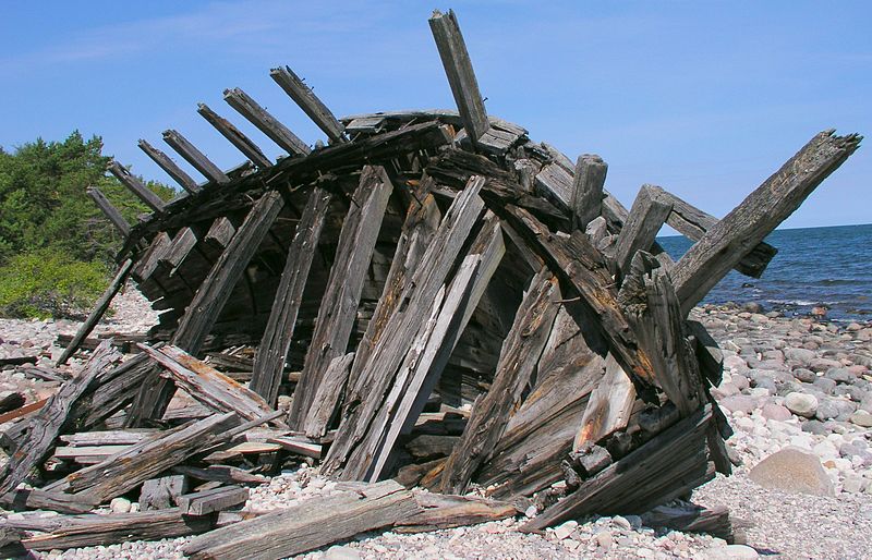 Beached shipwrecks don't generally survive for long when pitted against the elements. Courtesy of Wikimedia Commons.