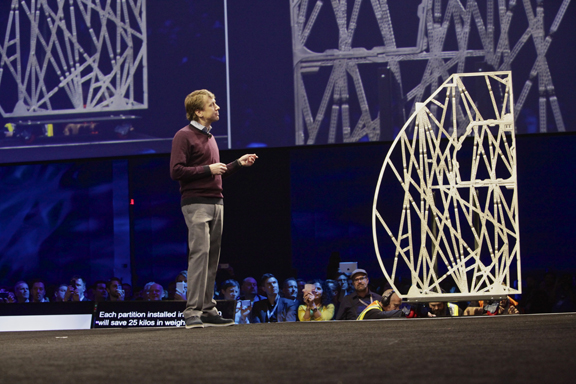 Autodesk CTO Jeff Kowalski presents the Airbus Bionic Partition, designed with algorithm-driven optimization methods. 