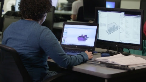 Stratasys Additive Manufacturing-certified Jazmine Darden from Dunwoody College of Technology reviews the Fabrication Considerations module – and prepares on GrabCAD Print for the Stratasys F370 3D Printer.