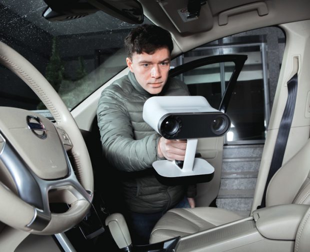 Without an attachment to a computer, the cordless Leo allows you to carry the device into tight corners with limited room. Image courtesy of Artec 3D.