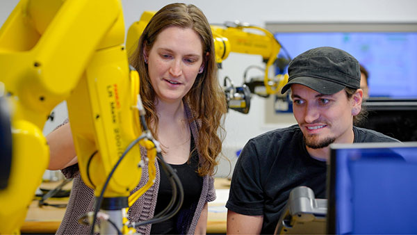 FANUC America Establishes $1M Scholarship Fund with SME Education