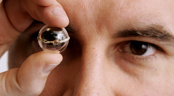 Princeton Combines Plastics and QLEDs in Prototype Contact Lens